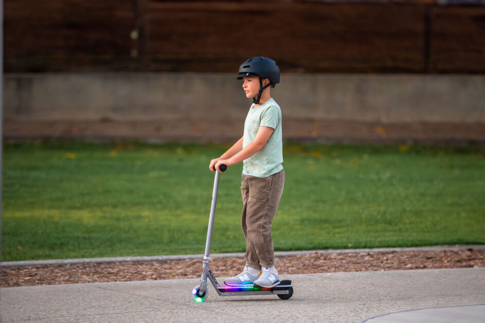 Color Rave Electric Scooter Image 4